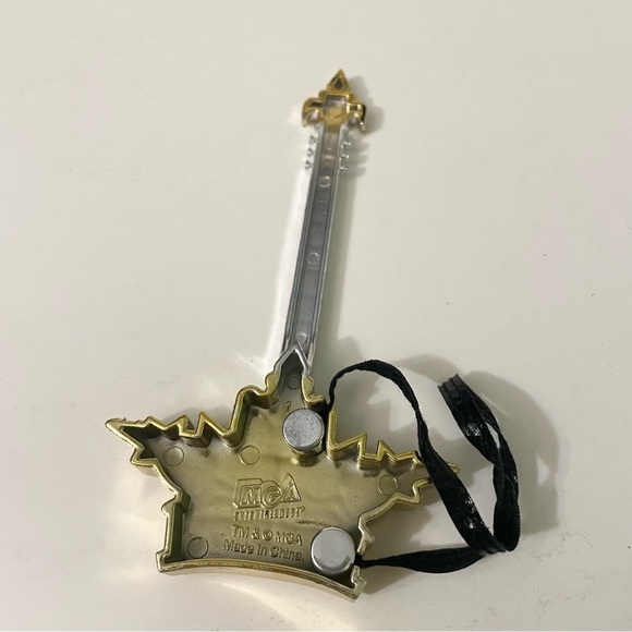 Bratz Really Rock Yasmin Pop Princess Doll Guitar Musical Instrument Accessory - Picture 4 of 11